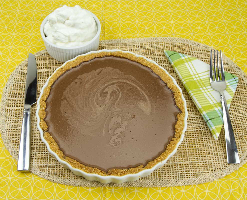 Chocolate Pudding Pie with Macadamia Crust Chocolate Pudding Pie with Macadamia Crust