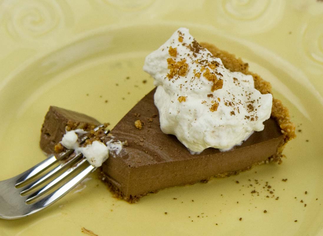 Chocolate Pudding Pie with Macadamia Crust Chocolate Pudding Pie with Macadamia Crust