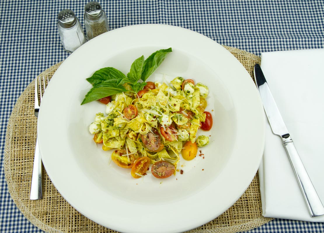 Crepe Fettuccine with Tomatoes, Fresh Mozzarella and Pesto Crepe Fettuccine with Tomatoes, Fresh Mozzarella and Pesto