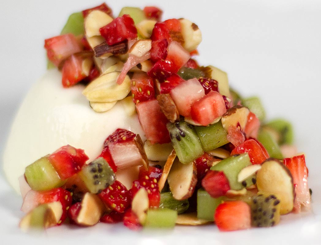 Almond Panna Cotta with Strawberries and Kiwi Almond Panna Cotta with Strawberries and Kiwi
