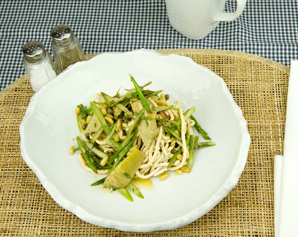 Chicken Noodles with Asparagus, Artichokes and Pine Nuts Chicken Noodles with Asparagus, Artichokes and Pine Nuts