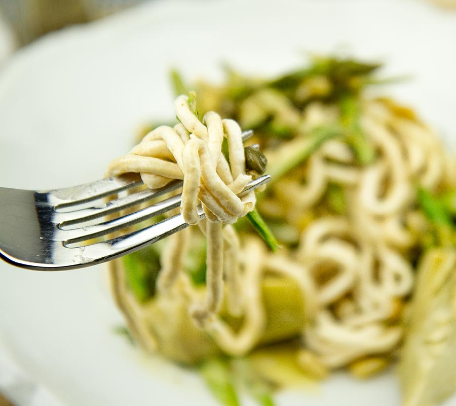 Chicken Noodles with Asparagus, Artichokes and Pine Nuts Chicken Noodles with Asparagus, Artichokes and Pine Nuts